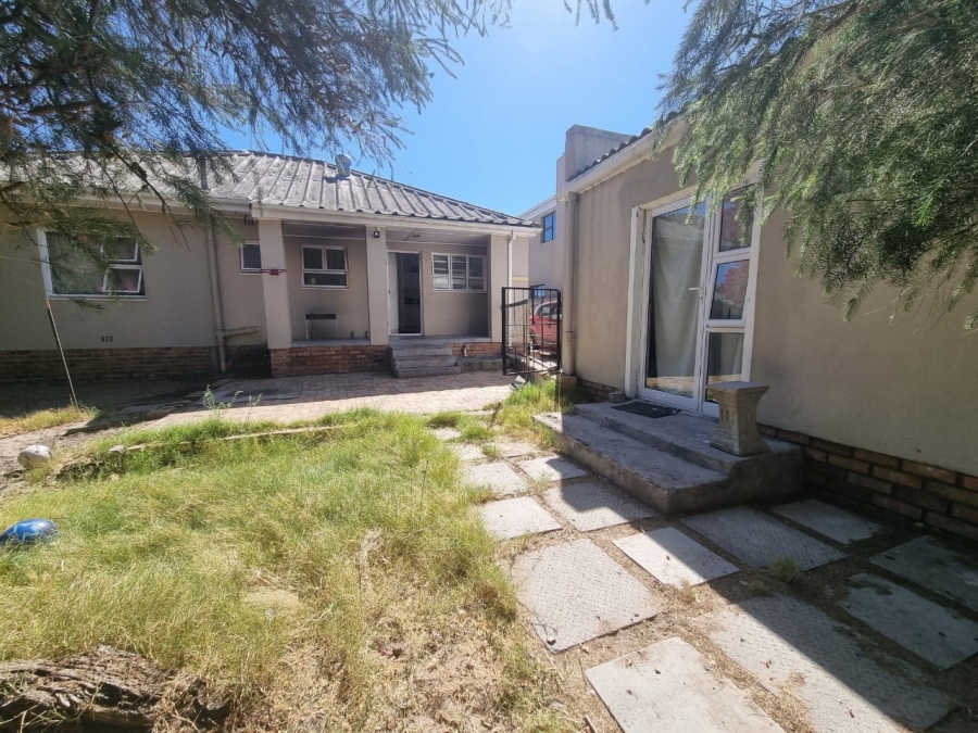 3 Bedroom Property for Sale in Oakdale Western Cape